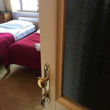 Rosemary Hostal *