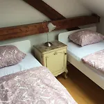 Rosemary بيت شباب براغ