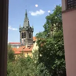 Rosemary بيت شباب براغ